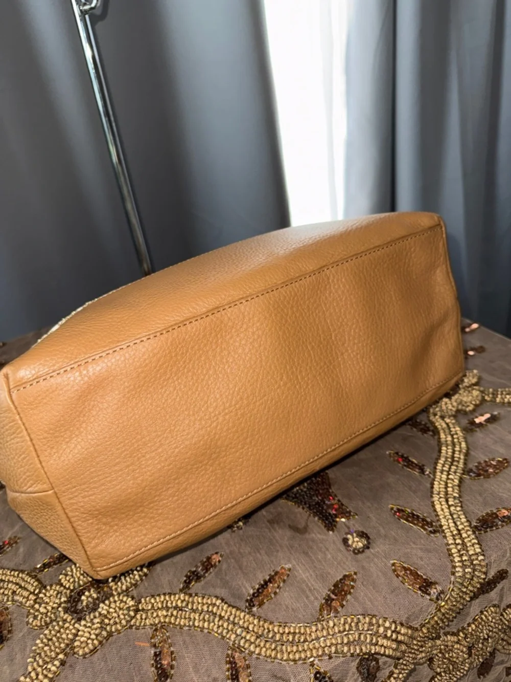 Tory Burch NWOT  tweet Tan and Cream Woven Tote with Chain-Trim Straps - Picture 7 of 17